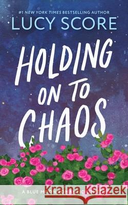 Holding on to Chaos: A Forced Proximity Small Town Romance (Blue Moon Book 5) Lucy Score 9781464249174 Sourcebooks, Inc - książka