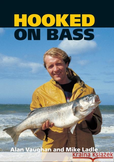 Hooked on Bass Mike Ladle 9781785009372 The Crowood Press Ltd - książka