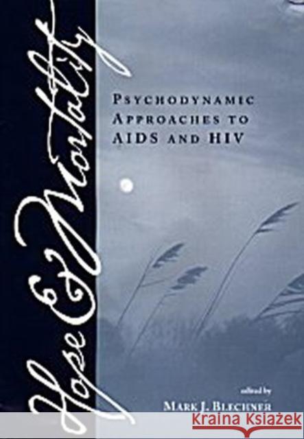 Hope and Mortality : Psychodynamic Approaches to AIDS and HIV Mark J. Blechner 9780881632231 Analytic Press - książka