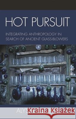 Hot Pursuit: Integrating Anthropology in Search of Ancient Glass-Blowers Fischer, Alysia 9780739109601 Not Avail - książka