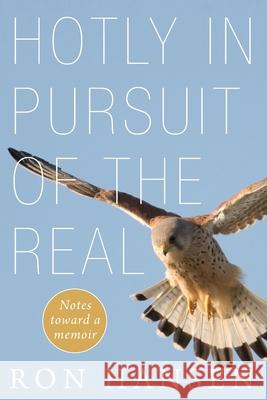 Hotly in Pursuit of the Real: Notes Toward a Memoir Ron Hansen 9781639820276 Slant Books - książka