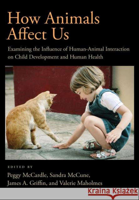 How Animals Affect Us: Examining the Influence of Human-Animal Interaction on Child Development and Human Health McCardle, Peggy 9781433808654 American Psychological Association (APA) - książka