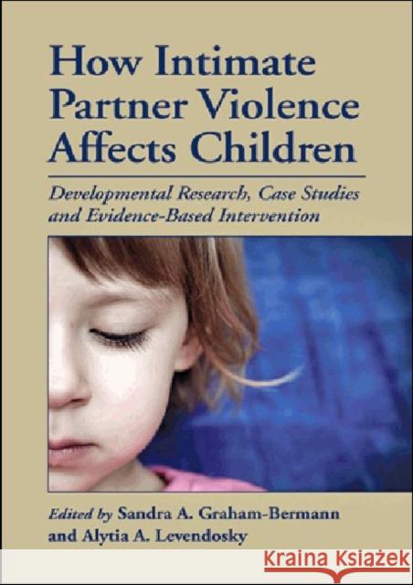How Intimate Partner Violence Affects Children: Developmental Research, Case Studies, and Evidence-Based Intervention Graham-Bermann, Sandra A. 9781433809309 American Psychological Association (APA) - książka
