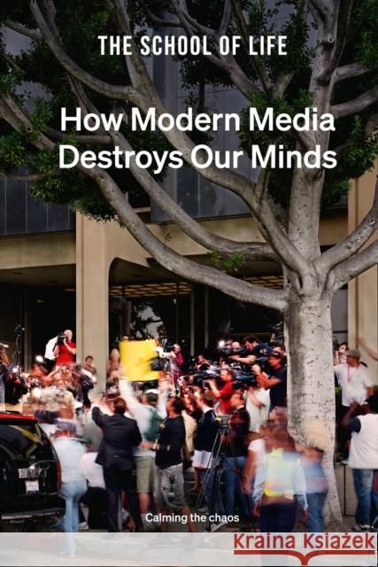 How Modern Media Destroys Our Minds: calming the chaos The School of Life 9781912891887 The School of Life Press - książka
