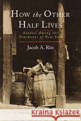 How the Other Half Lives: Studies Among the Tenements of New York Jacob a. Riis 9781614279136 Martino Fine Books - książka