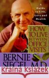 How to Live Between Office Visits: A Guide to Life, Love and Health Bernie S. Siegel 9780060924676 HarperCollins Publishers