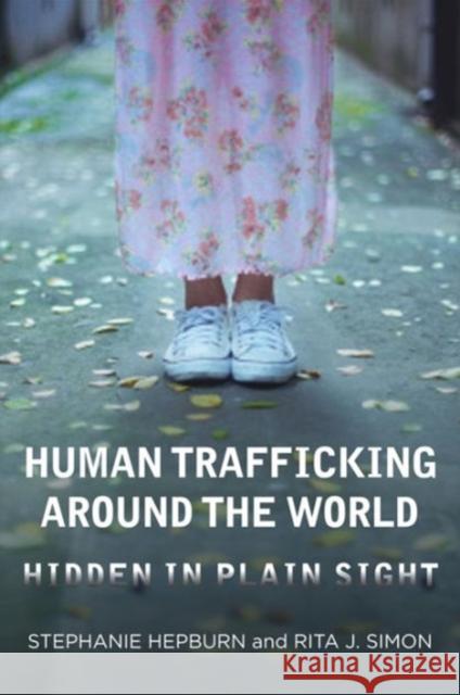 Human Trafficking Around the World: Hidden in Plain Sight Hepburn, Stephanie 9780231161442  - książka