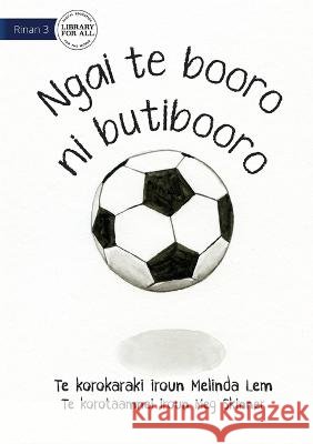 I Am A Soccer Ball - Ngai te booro ni butibooro (Te Kiribati) Melinda Lem Meg Skinner  9781922844460 Library for All - książka