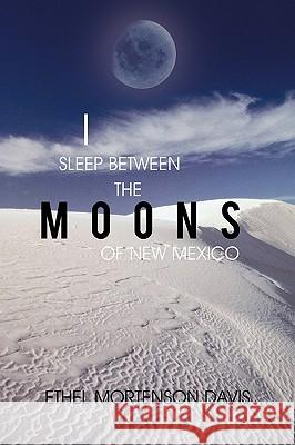 I Sleep Between the Moons of New Mexico Mortenson Davis Ethe 9781450202626 iUniverse - książka