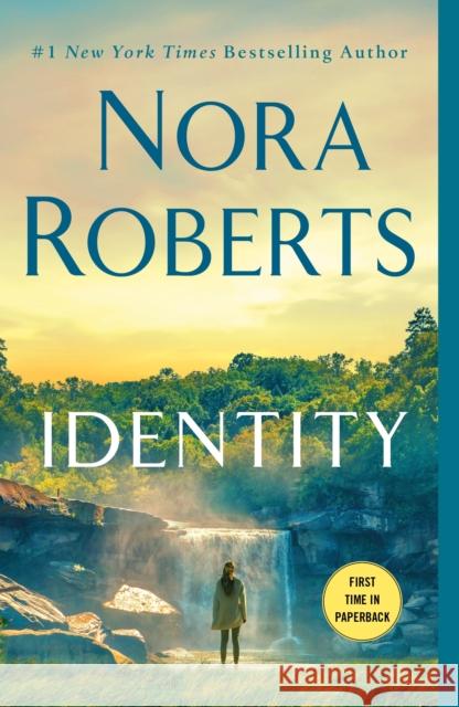 Identity: A Novel Nora Roberts 9781250321190 St. Martin's Publishing Group - książka