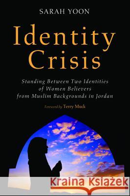 Identity Crisis Sarah Yoon Terry Muck 9781625648570 Wipf & Stock Publishers - książka