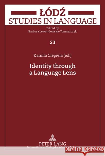 Identity Through a Language Lens Lewandowska-Tomaszczyk, Barbara 9783631616024 Peter Lang GmbH - książka