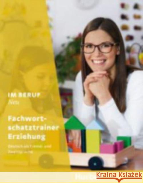 Im Beruf NEU - Fachwortschatztrainer Erziehung  9783193611901 Hueber - książka