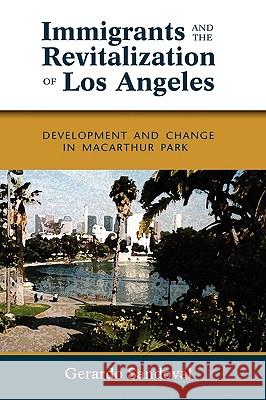 Immigrants and the Revitalization of Los Angeles: Development and Change in MacArthur Park Sandoval, Gerardo 9781604976427 Cambria Press - książka