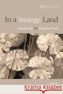 In a Strange Land: Introducing Ten Kingdom Poets D. S. Martin 9781532677731 Cascade Books - książka