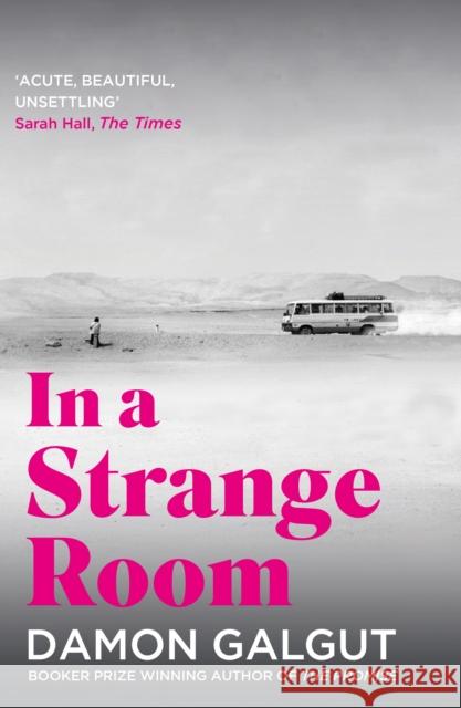 In a Strange Room: Author of the 2021 Booker Prize-winning novel THE PROMISE Damon Galgut 9781838958848 Atlantic Books - książka