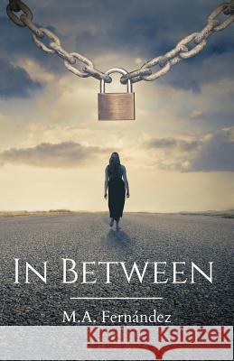 In Between M. Fernandez 9781974665464 Createspace Independent Publishing Platform - książka