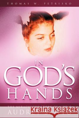 In God's Hands: The Miraculous Story of Little Audrey Santo Thomas W. Petrisko 9781891903045 St. Andrew's Productions - książka