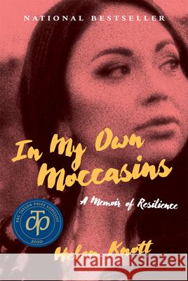 In My Own Moccasins: A Memoir of Resilience Helen Knott 9780889777316 University of Regina Press - książka