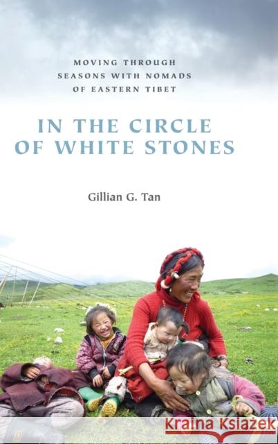 In the Circle of White Stones: Moving Through Seasons with Nomads of Eastern Tibet Gillian G. Tan 9780295999470 University of Washington Press - książka