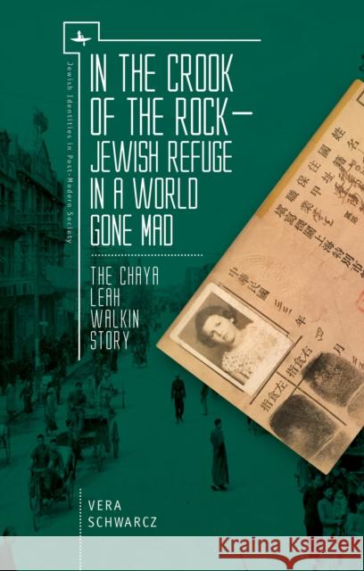 In the Crook of the Rock: Jewish Refuge in a World Gone Mad -- The Chaya Leah Walkin Story Schwarcz 9781618117861 Academic Studies Press - książka
