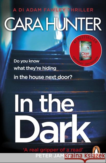 In The Dark: from the Sunday Times bestselling author of Close to Home Hunter Cara 9780241283202 Penguin Books Ltd - książka