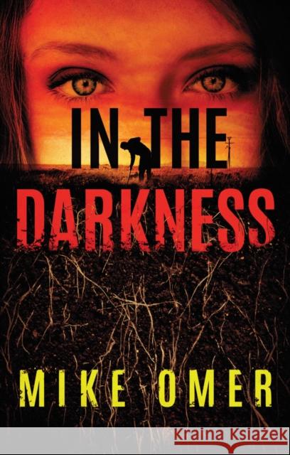 In the Darkness Mike Omer 9781542040594 Thomas & Mercer - książka