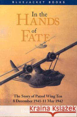 In the Hands of Fate: The Story of Patrol Wing Ten, 8 December 1941-11 May 1942 Dwight R. Messimer 9781557505477 Naval Institute Press - książka