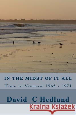 In the midst of it all: A Time in Vietnam 1965 - 1971 Hedlund, David C. 9781499380767 Createspace - książka