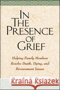 In the Presence of Grief: Helping Family Members Resolve Death, Dying, and Bereavement Issues Becvar, Dorothy S. 9781572306974 Guilford Publications - książka