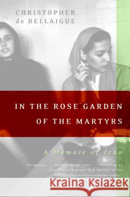 In the Rose Garden of the Martyrs: A Memoir of Iran Christopher d 9780060935368 Harper Perennial - książka