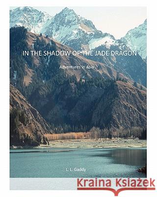 In the Shadow of the Jade Dragon: Adventures in Asia L. L. Gaddy 9781439272886 Booksurge Publishing - książka