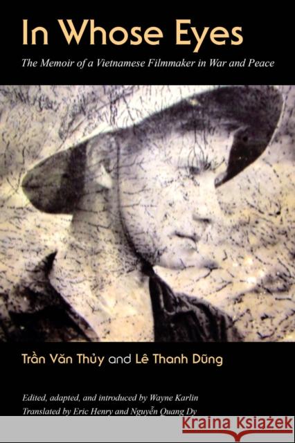 In Whose Eyes: The Memoir of a Vietnamese Filmmaker in War and Peace Tran Van Thuy Le Thanh Dung Wayne Karlin 9781625342522 University of Massachusetts Press - książka