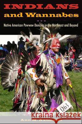 Indians and Wannabes: Native American Powwow Dancing in the Northeast and Beyond Ann M. Axtmann 9780813061979 University Press of Florida - książka