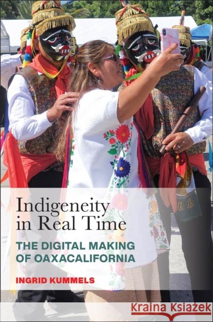 Indigeneity in Real Time: The Digital Making of Oaxacalifornia Ingrid Kummels 9781978834781 Rutgers University Press - książka