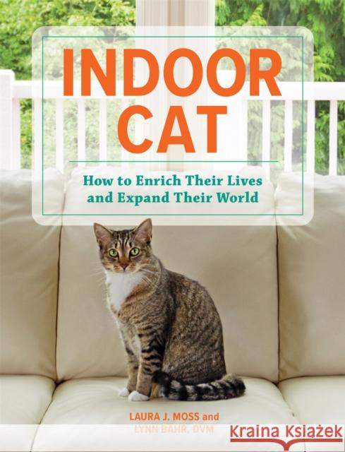 Indoor Cat: How to Enrich Their Lives and Expand Their World Laura J. Moss Lynn Bahr 9780762474653 Running Press Adult - książka