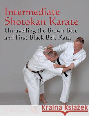 Intermediate Shotokan Karate: Unravelling the Brown Belt and First Black Belt Kata Ashley Croft 9781847970787 THE CROWOOD PRESS LTD - książka