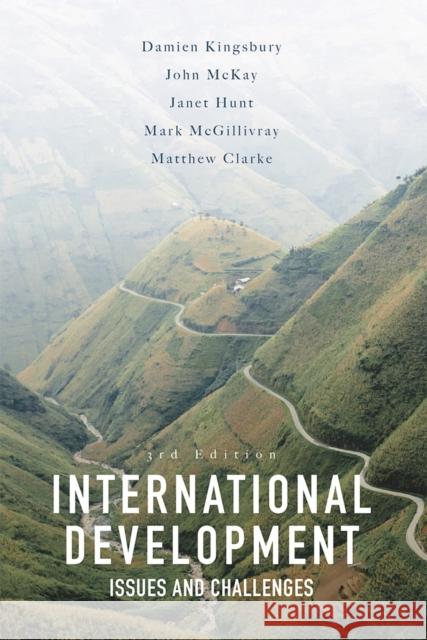 International Development: Issues and Challenges Damien Kingsbury John McKay Janet Hunt 9781137429407 Palgrave MacMillan - książka