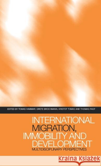 International Migration, Immobility and Development : Multidisciplinary Perspectives Tomas Hammer Berg                                     Grete Brochmann 9781859739716 Berg Publishers - książka