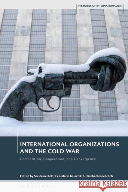 International Organizations and the Cold War  9781350416499 Bloomsbury Publishing PLC - książka