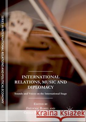 International Relations, Music and Diplomacy: Sounds and Voices on the International Stage Ramel, Frédéric 9783319874883 Palgrave MacMillan - książka