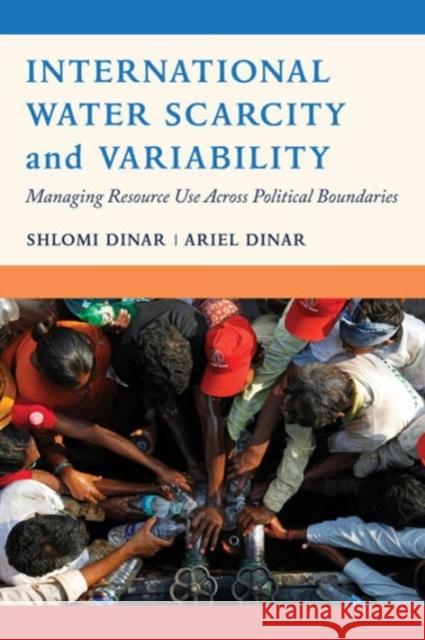 International Water Scarcity and Variability: Managing Resource Use Across Political Boundaries Shlomi Dinar Ariel Dinar 9780520292789 University of California Press - książka