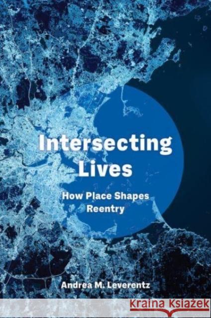 Intersecting Lives: How Place Shapes Reentry Andrea M. Leverentz 9780520379411 University of California Press - książka