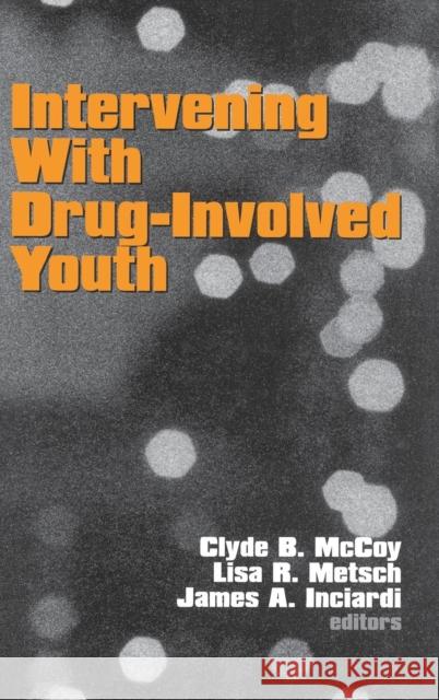 Intervening with Drug-Involved Youth McCoy, Clyde B. 9780803973718 SAGE PUBLICATIONS INC - książka