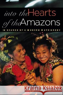 Into the Hearts of the Amazons : In Search of a Modern Matriarchy Tom Demott 9780299216405 University of Wisconsin Press - książka