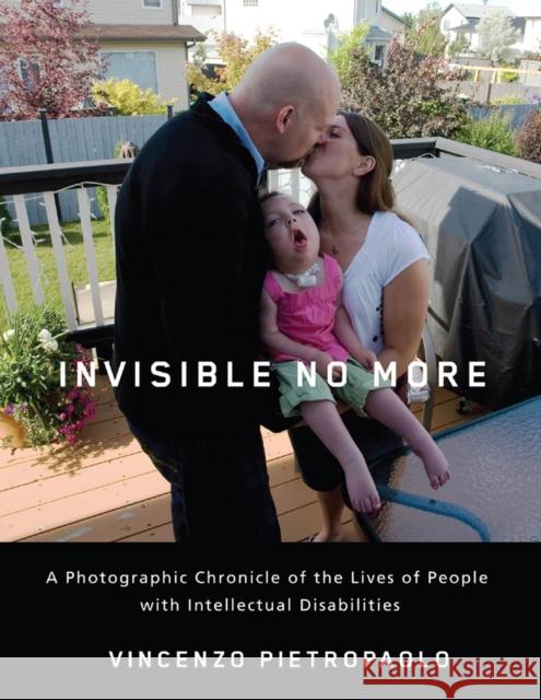 Invisible No More: A Photographic Chronicle of the Lives of People with Intellectual Disabilities Pietropaolo, Vincenzo 9780813547688 Rutgers University Press - książka