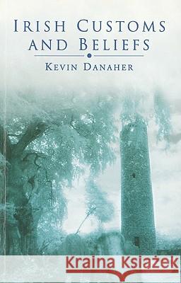 Irish Customs And Beliefs : Gentle places, simple things Kevin Danaher 9781856354424 THE MERCIER PRESS LTD - książka