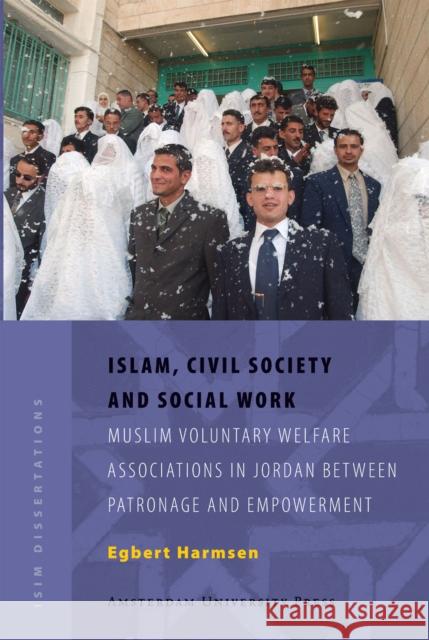Islam, Civil Society and Social Work: Muslim Voluntary Welfare Associations in Jordan Between Patronage and Empowerment Harmsen, Egbert 9789053569955 Amsterdam University Press - książka