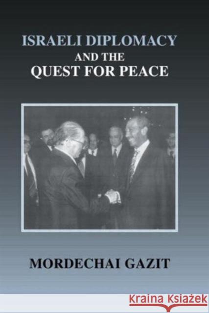 Israeli Diplomacy and the Quest for Peace Mordechai Gazit 9780714652337 Frank Cass Publishers - książka