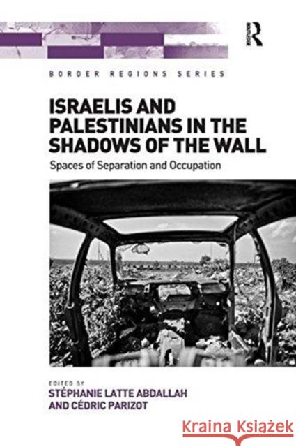 Israelis and Palestinians in the Shadows of the Wall: Spaces of Separation and Occupation Stephanie Latte Abdallah Cedric Parizot 9781138547308 Routledge - książka